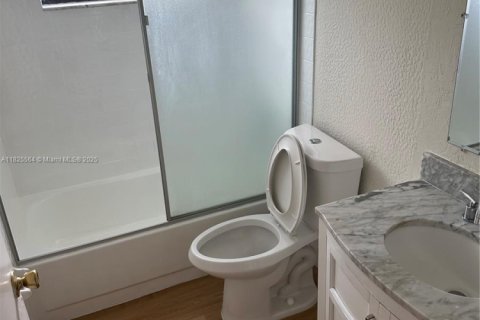 Condo in Margate, Florida, 2 bedrooms  № 1794807 - photo 13