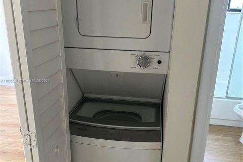 Condo in Margate, Florida, 2 bedrooms  № 1794807 - photo 14