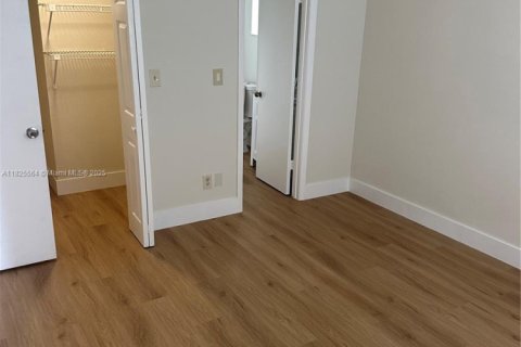 Condo in Margate, Florida, 2 bedrooms  № 1794807 - photo 8