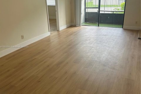 Condo in Margate, Florida, 2 bedrooms  № 1794807 - photo 5