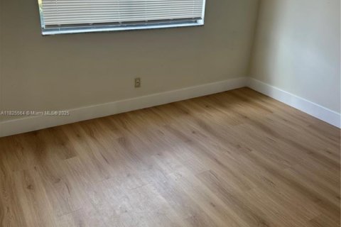 Condo in Margate, Florida, 2 bedrooms  № 1794807 - photo 12