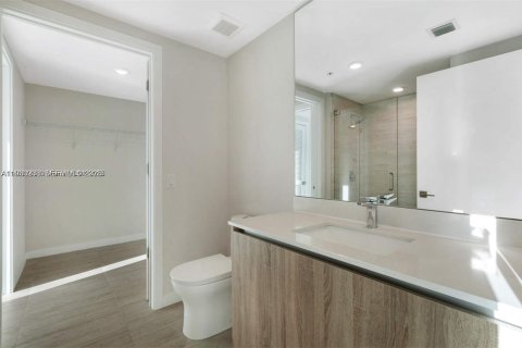 Condominio en venta en Miami, Florida, 1 dormitorio, 67.63 m2 № 2077031 - foto 16