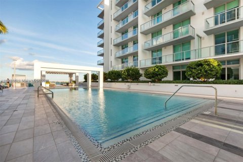 Condominio en venta en Miami, Florida, 1 dormitorio, 67.63 m2 № 2077031 - foto 5