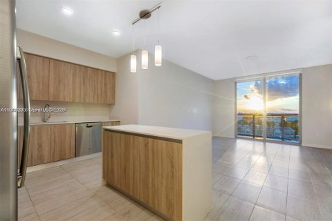 Condominio en venta en Miami, Florida, 1 dormitorio, 67.63 m2 № 2077031 - foto 24