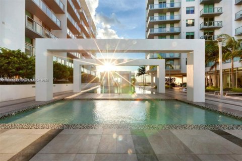 Condominio en venta en Miami, Florida, 1 dormitorio, 67.63 m2 № 2077031 - foto 4