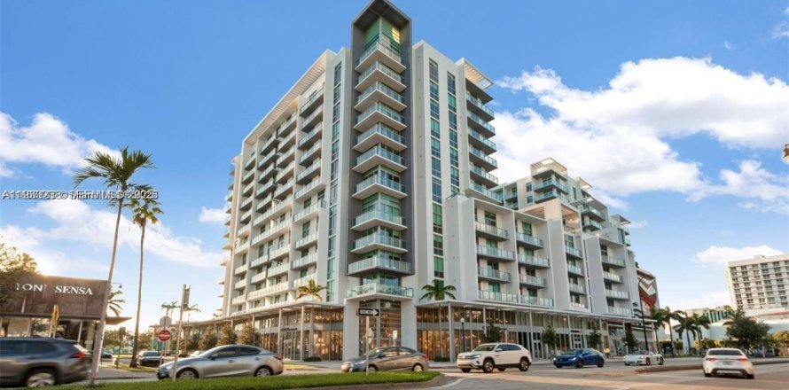 Condominio en Miami, Florida, 1 dormitorio  № 2077031