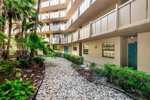 Condominio en venta en Pembroke Pines, Florida, 2 dormitorios, 79.15 m2 № 1818333 - foto 26