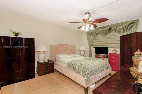 Condominio en venta en Pembroke Pines, Florida, 2 dormitorios, 79.15 m2 № 1818333 - foto 16