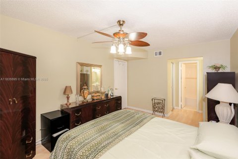 Condominio en venta en Pembroke Pines, Florida, 2 dormitorios, 79.15 m2 № 1818333 - foto 18