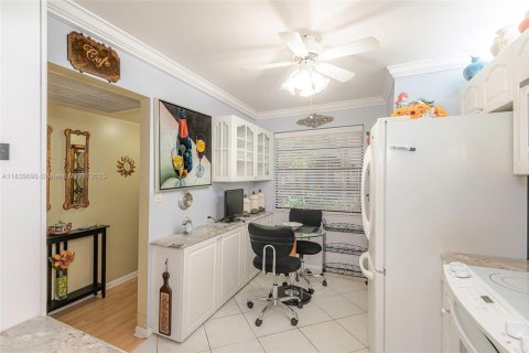 Condominio en venta en Pembroke Pines, Florida, 2 dormitorios, 79.15 m2 № 1818333 - foto 10