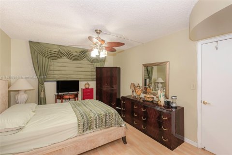 Condominio en venta en Pembroke Pines, Florida, 2 dormitorios, 79.15 m2 № 1818333 - foto 17