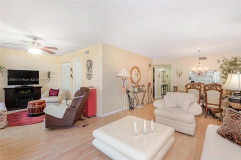 Condominio en venta en Pembroke Pines, Florida, 2 dormitorios, 79.15 m2 № 1818333 - foto 6