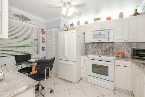 Condominio en venta en Pembroke Pines, Florida, 2 dormitorios, 79.15 m2 № 1818333 - foto 11