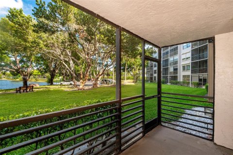 Condominio en venta en Pembroke Pines, Florida, 2 dormitorios, 79.15 m2 № 1818333 - foto 24