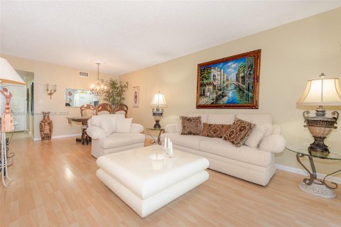 Condominio en venta en Pembroke Pines, Florida, 2 dormitorios, 79.15 m2 № 1818333 - foto 7