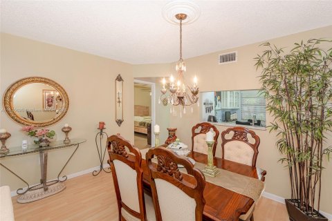 Condominio en venta en Pembroke Pines, Florida, 2 dormitorios, 79.15 m2 № 1818333 - foto 9
