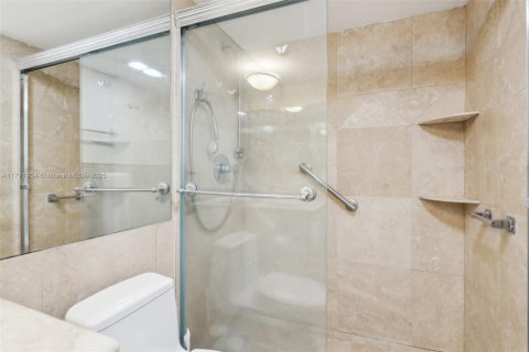 Condo in Key Biscayne, Florida, 2 bedrooms  № 1698498 - photo 20