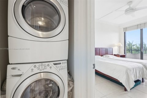 Condo in Key Biscayne, Florida, 2 bedrooms  № 1698498 - photo 21