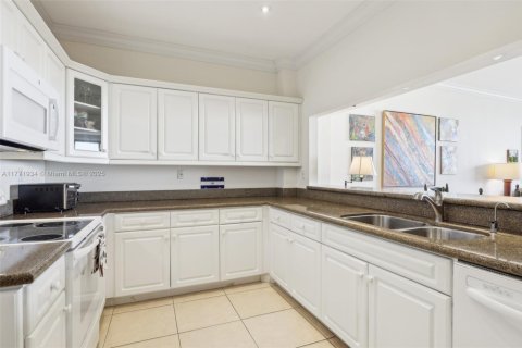 Condo in Key Biscayne, Florida, 2 bedrooms  № 1698498 - photo 12