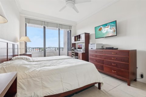 Condo in Key Biscayne, Florida, 2 bedrooms  № 1698498 - photo 16