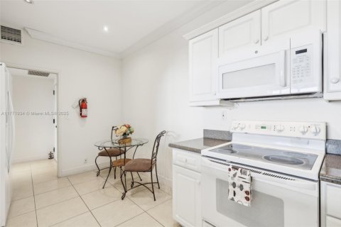 Condo in Key Biscayne, Florida, 2 bedrooms  № 1698498 - photo 11