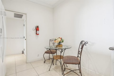 Condo in Key Biscayne, Florida, 2 bedrooms  № 1698498 - photo 8