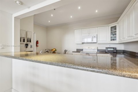 Condo in Key Biscayne, Florida, 2 bedrooms  № 1698498 - photo 14