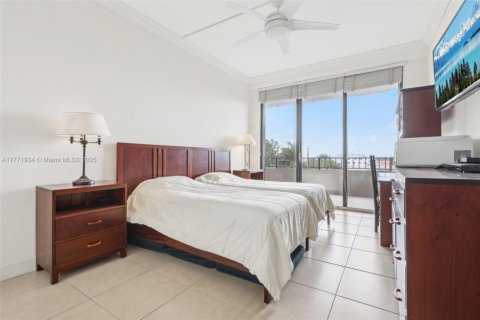Condo in Key Biscayne, Florida, 2 bedrooms  № 1698498 - photo 15