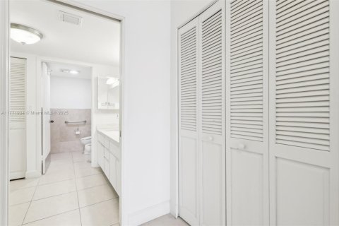 Condo in Key Biscayne, Florida, 2 bedrooms  № 1698498 - photo 26