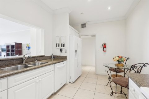 Condo in Key Biscayne, Florida, 2 bedrooms  № 1698498 - photo 10