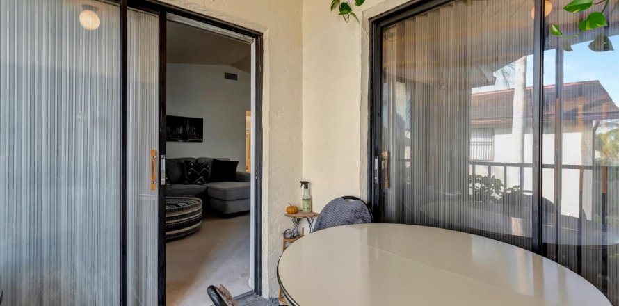 Condo in Lake Worth, Florida, 2 bedrooms № 938650
