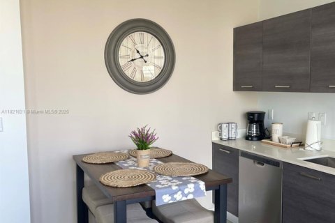 Condo in Miami, Florida, 1 bedroom  № 1781585 - photo 5