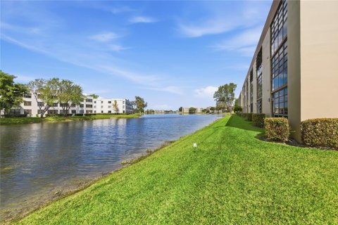 Condominio en Tamarac, Florida, 2 dormitorios № 2267685