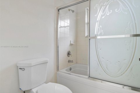 Townhouse in Miramar, Florida 3 bedrooms, 148.74 sq.m. № 1881533 - photo 25