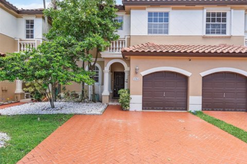 Townhouse in Miramar, Florida 3 bedrooms, 148.74 sq.m. № 1881533 - photo 1