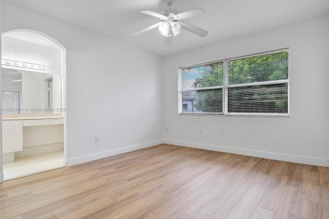 Townhouse in Miramar, Florida 3 bedrooms, 148.74 sq.m. № 1881533 - photo 16