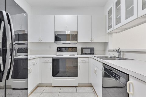 Townhouse in Miramar, Florida 3 bedrooms, 148.74 sq.m. № 1881533 - photo 10