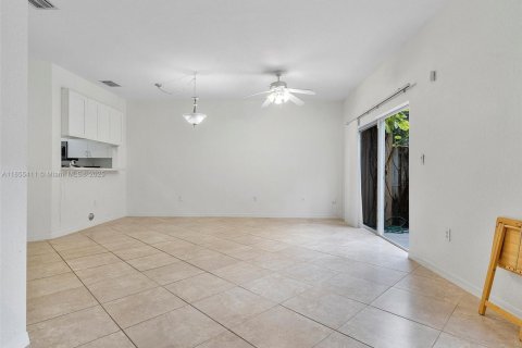 Townhouse in Miramar, Florida 3 bedrooms, 148.74 sq.m. № 1881533 - photo 7