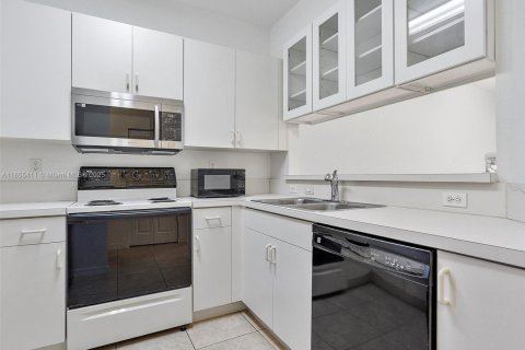 Townhouse in Miramar, Florida 3 bedrooms, 148.74 sq.m. № 1881533 - photo 13