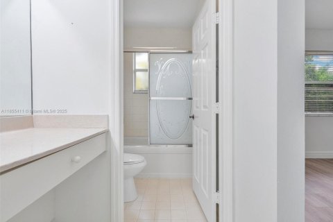 Townhouse in Miramar, Florida 3 bedrooms, 148.74 sq.m. № 1881533 - photo 24