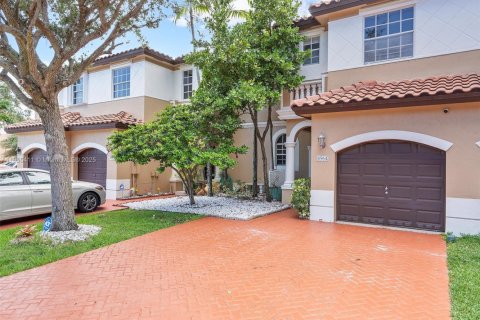 Townhouse in Miramar, Florida 3 bedrooms, 148.74 sq.m. № 1881533 - photo 2