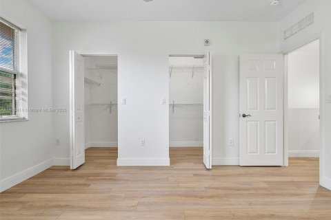 Townhouse in Miramar, Florida 3 bedrooms, 148.74 sq.m. № 1881533 - photo 20