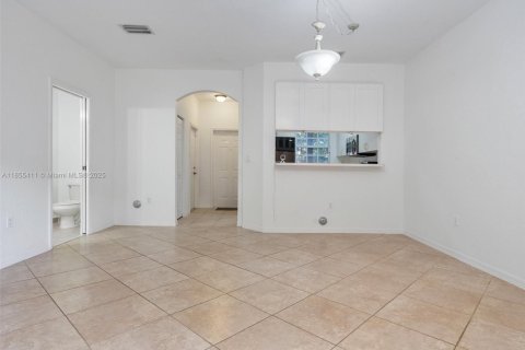 Townhouse in Miramar, Florida 3 bedrooms, 148.74 sq.m. № 1881533 - photo 9