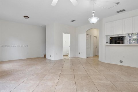 Townhouse in Miramar, Florida 3 bedrooms, 148.74 sq.m. № 1881533 - photo 5