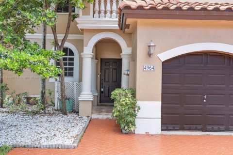 Townhouse in Miramar, Florida 3 bedrooms, 148.74 sq.m. № 1881533 - photo 3