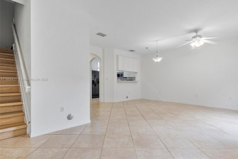 Townhouse in Miramar, Florida 3 bedrooms, 148.74 sq.m. № 1881533 - photo 6