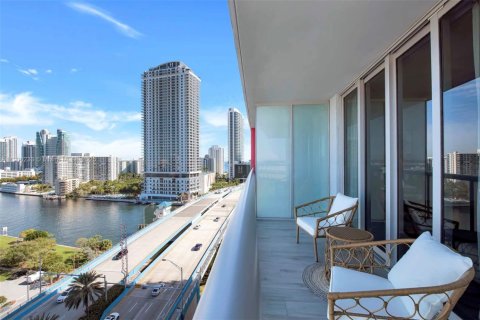 Condominio en venta en Hallandale Beach, Florida, 2 dormitorios, 95.5 m2 № 1953806 - foto 2