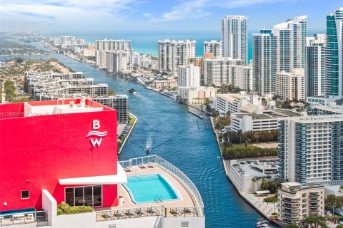 Condominio en venta en Hallandale Beach, Florida, 2 dormitorios, 95.5 m2 № 1953806 - foto 3