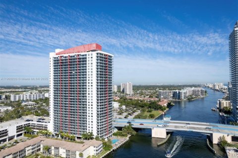 Condominio en venta en Hallandale Beach, Florida, 2 dormitorios, 95.5 m2 № 1953806 - foto 17
