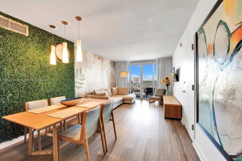 Condominio en venta en Hallandale Beach, Florida, 2 dormitorios, 95.5 m2 № 1953806 - foto 9